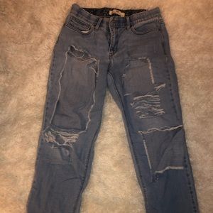 Distressed LEVIS boyfriend jeans
